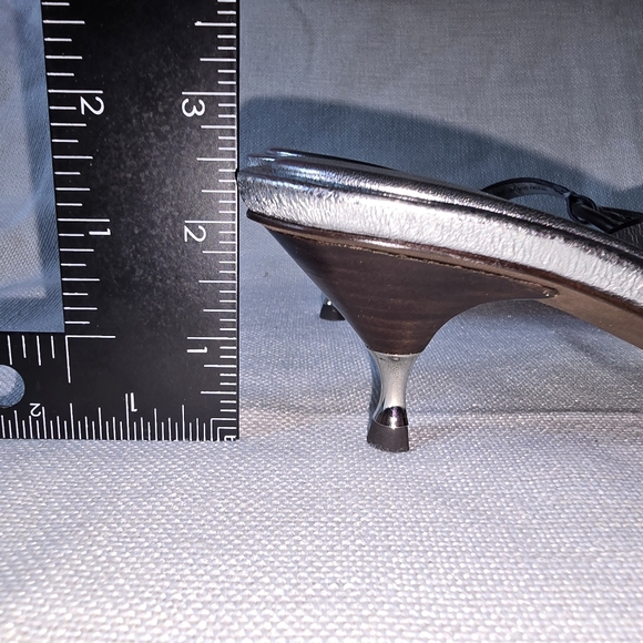 Tory Burch Miller Bombe Silver Women's Sandals Kitten Heel Size 6.5M NWOT - Picture 15 of 16